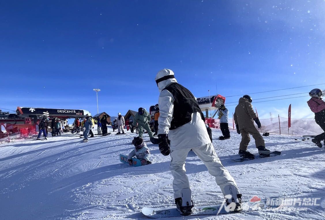 热雪沸腾｜旅拍摄影师、滑雪教练、民宿老板……看他们如何雪里“淘金”(图3)