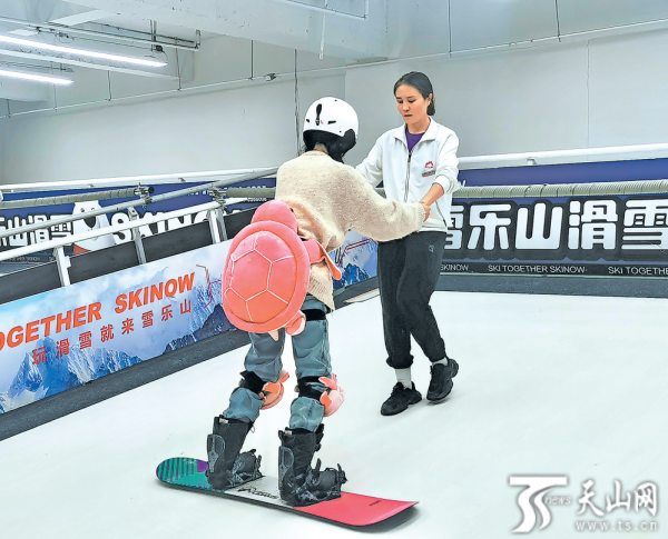 热雪沸腾｜旅拍摄影师、滑雪教练、民宿老板……看他们如何雪里“淘金”(图7)