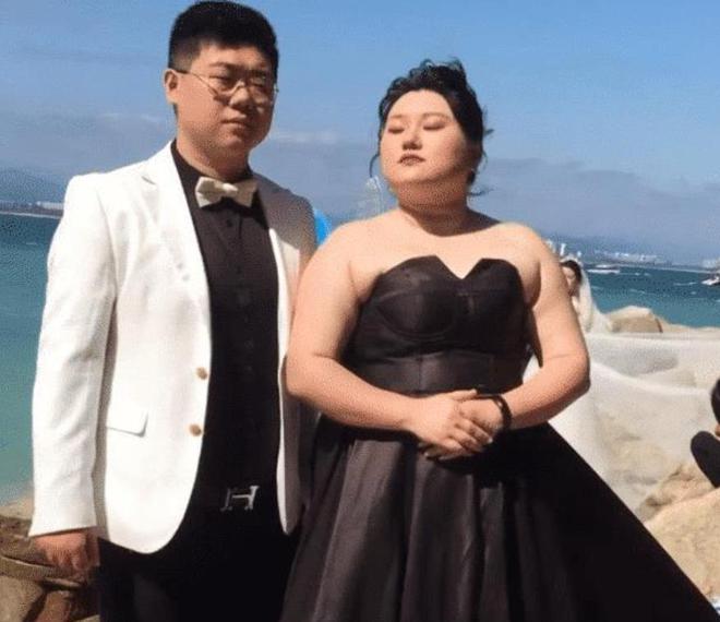 新婚夫妻拍婚纱照后期博鱼体育网址效果引热议！网友：修得亲妈认不出(图3)