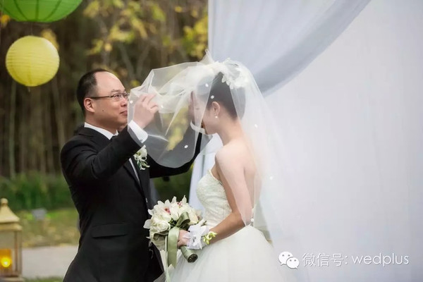 资深摄影师钟爱的16个婚礼跟拍取景镜头(图14)